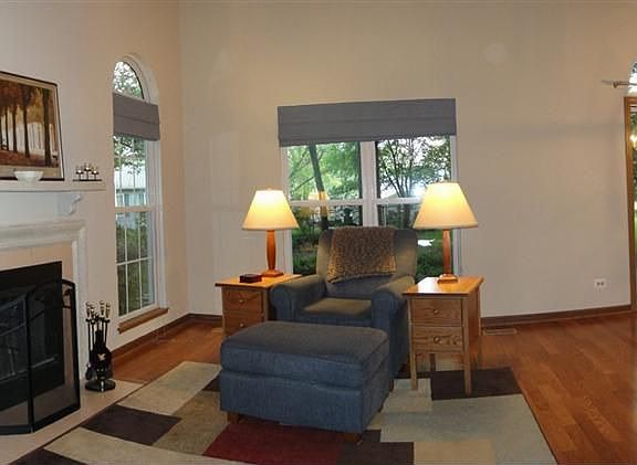 GLEAMING WOOD LAMINATE FLOORS