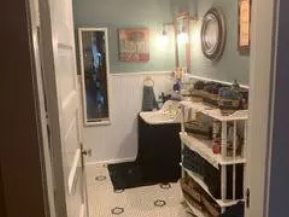 1st image of 590 E Boswell St