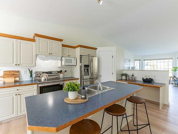 3rd image of 73 W Ogilvie Close