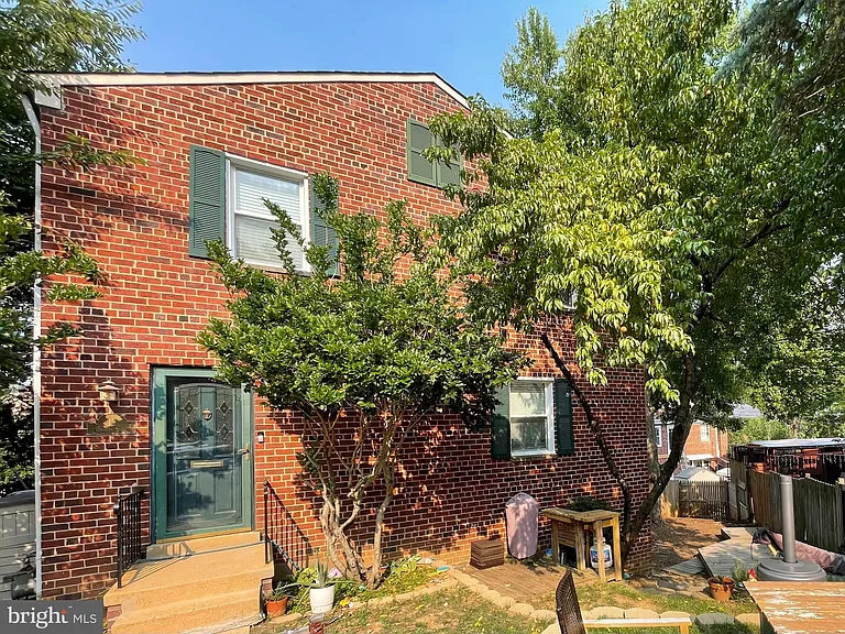 12 Kennedy St — Photo 1