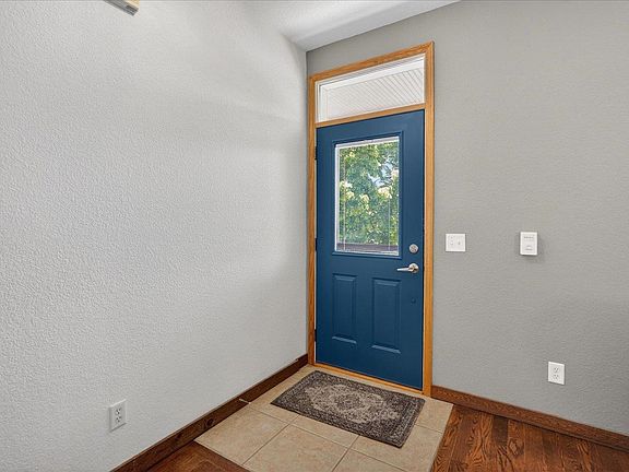 5th image of 946 Stonehaven Dr Unit 21