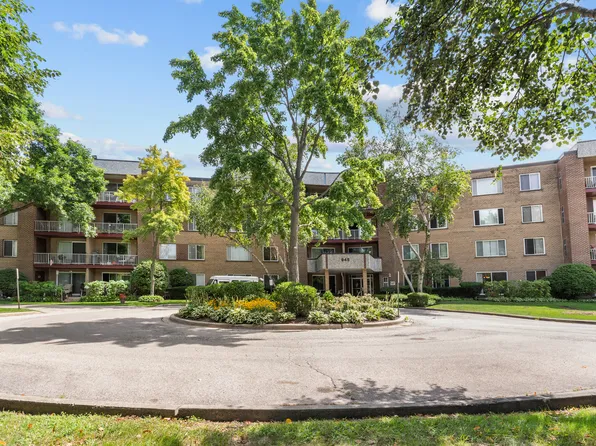 945 E Kenilworth Ave Unit 429, Palatine, IL 60074