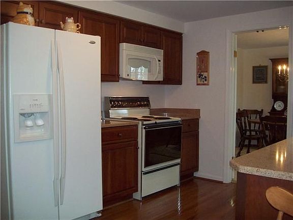 4th image of 19 Chesham Way