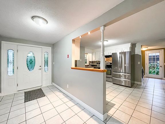 5th image of 28 Wells Ave