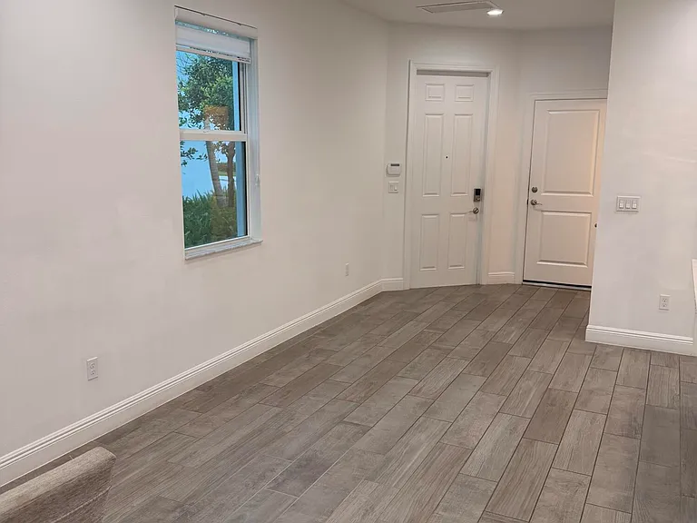 562 Parsons Way — Photo 8