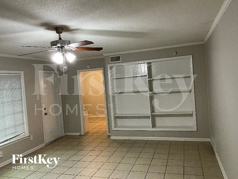 5819 Fox Lair Ave — Photo 3