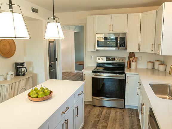 5th image of 9923 Wellsford Cir