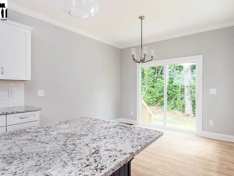 126 Creekside Dr — Photo 3