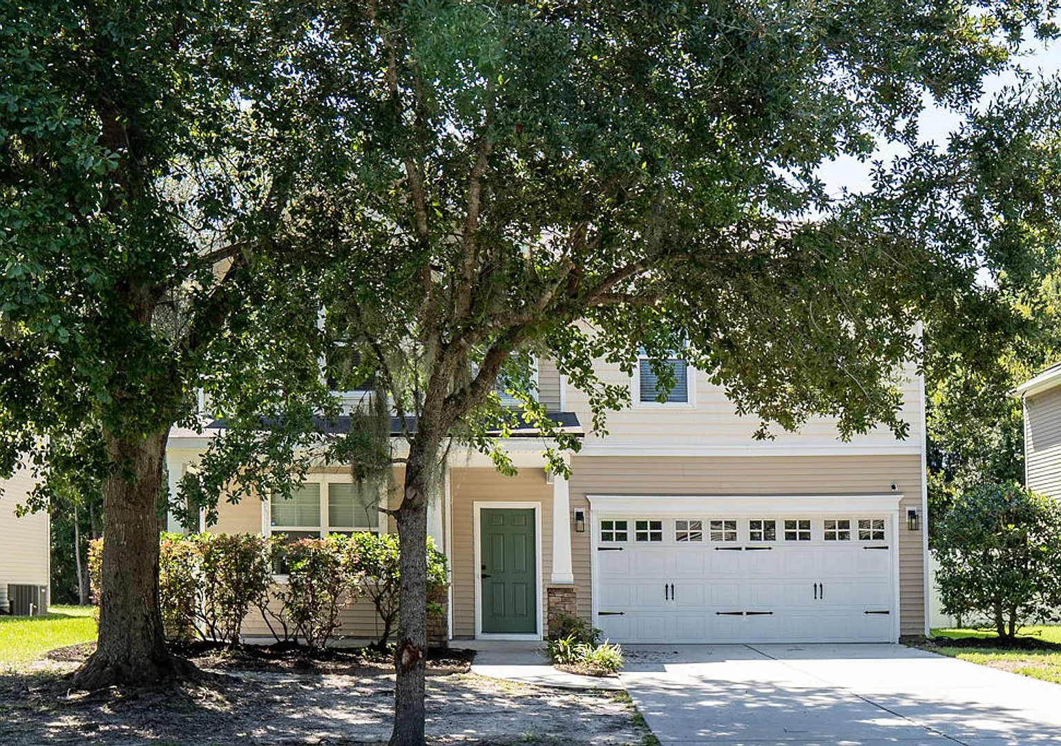 Beautiful Four Bedroom in Shadow Moss — Photo 1