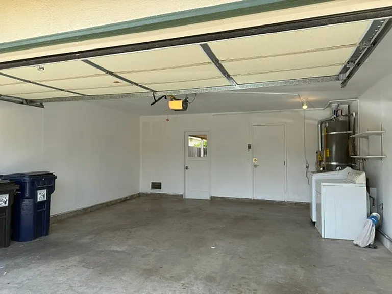 583 Bridge St — Photo 3