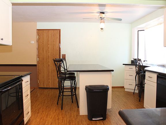 Large island & bkfast nook