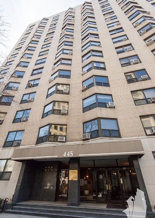 1st image of 445 W Wellington Ave #6A5