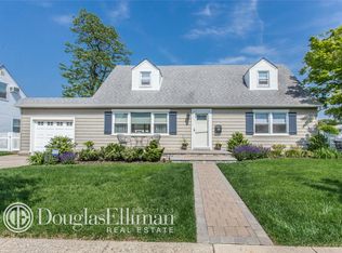 331 Commonwealth St, Franklin Square, NY 11010