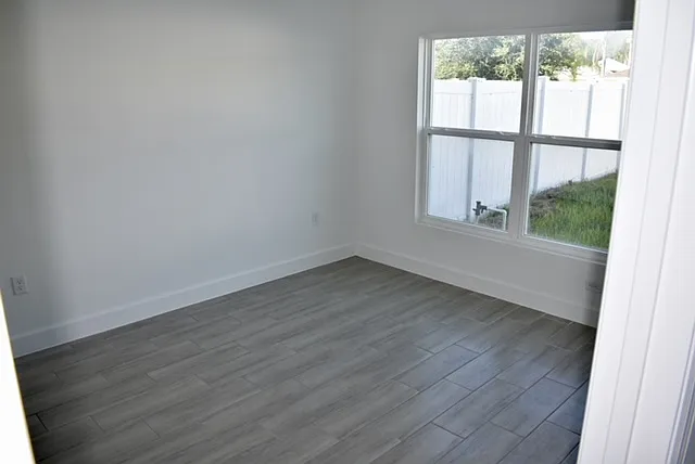 4 bed, 2035 sqft, $2,100 — Photo 4