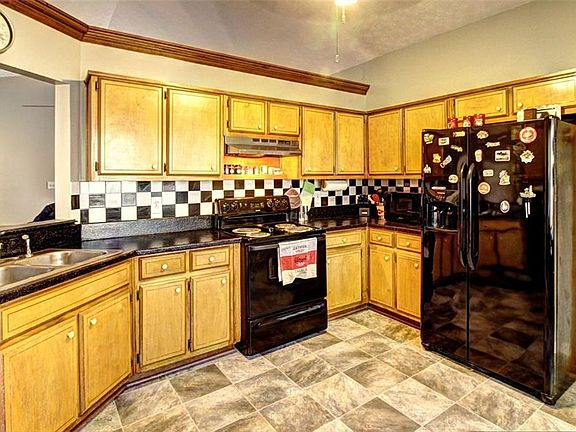 4th image of 2140 Huntington Dr