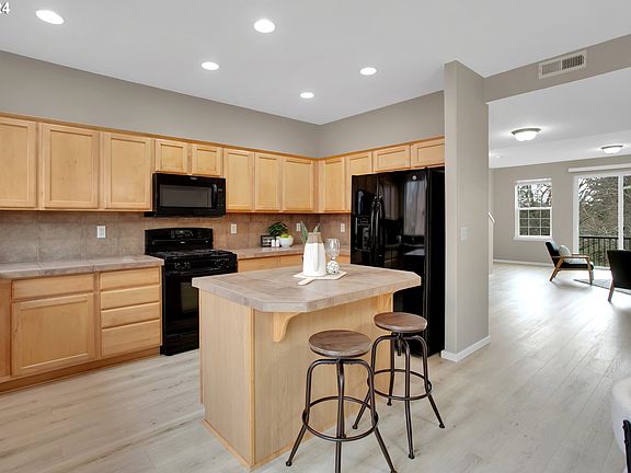 5th image of 3491 SE Pepperwood Way