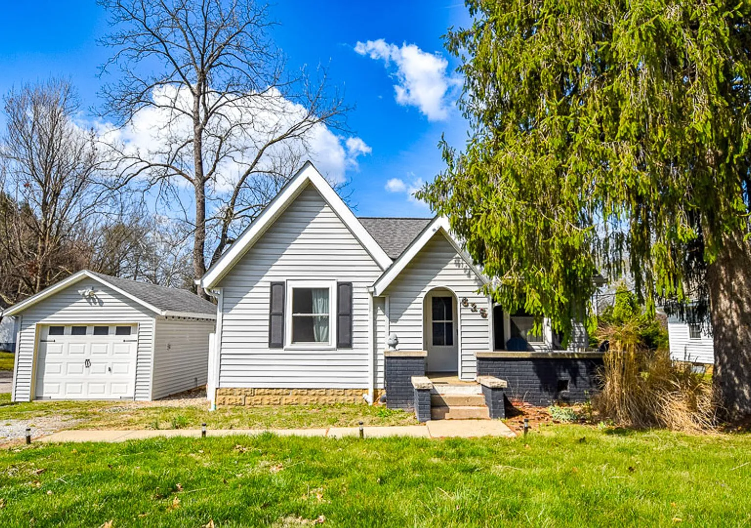 Beautiful New Listing Available August 21, 2026. Monthly rent $2,100 — Photo 1