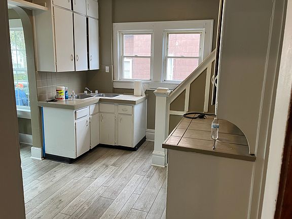3rd image of 152 Myers Ave