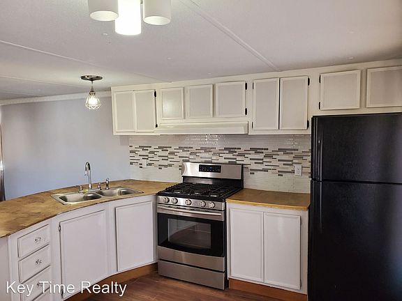 3rd image of 1770 Artesia Dr