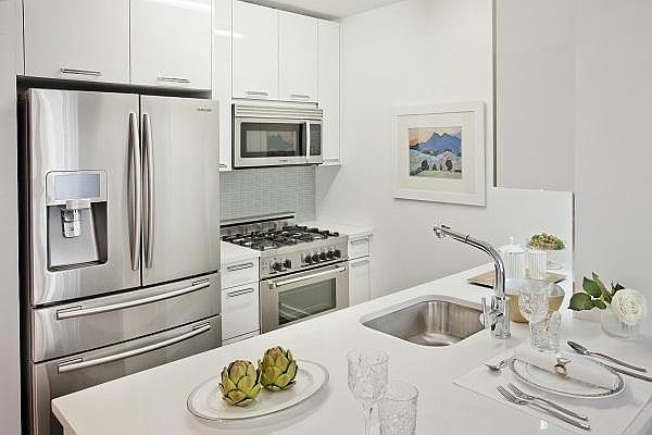 2nd image of 219 W 77th St