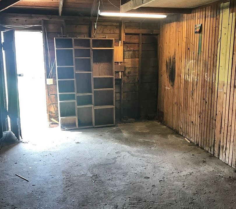 2nd image of 2868 S Delaware St