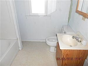 5th image of 4011 S J St
