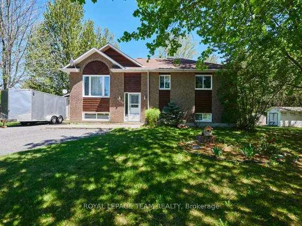 1115 Des Cerisiers St, Clarence Rockland, ON K4K 1K9