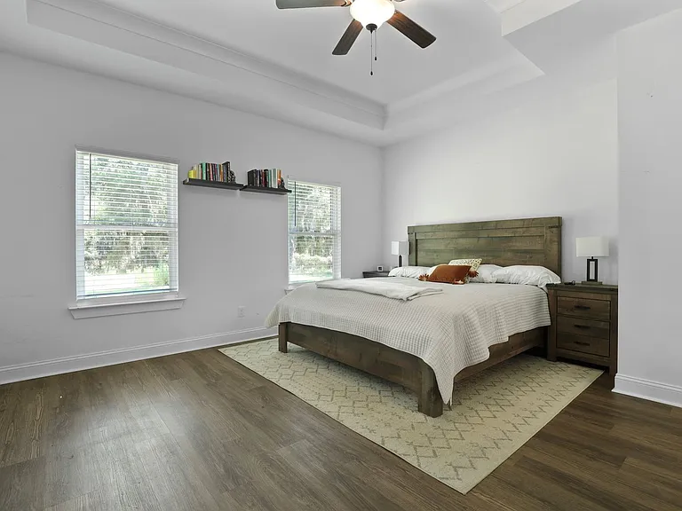 1003 Dolphin Ct NE — Photo 31