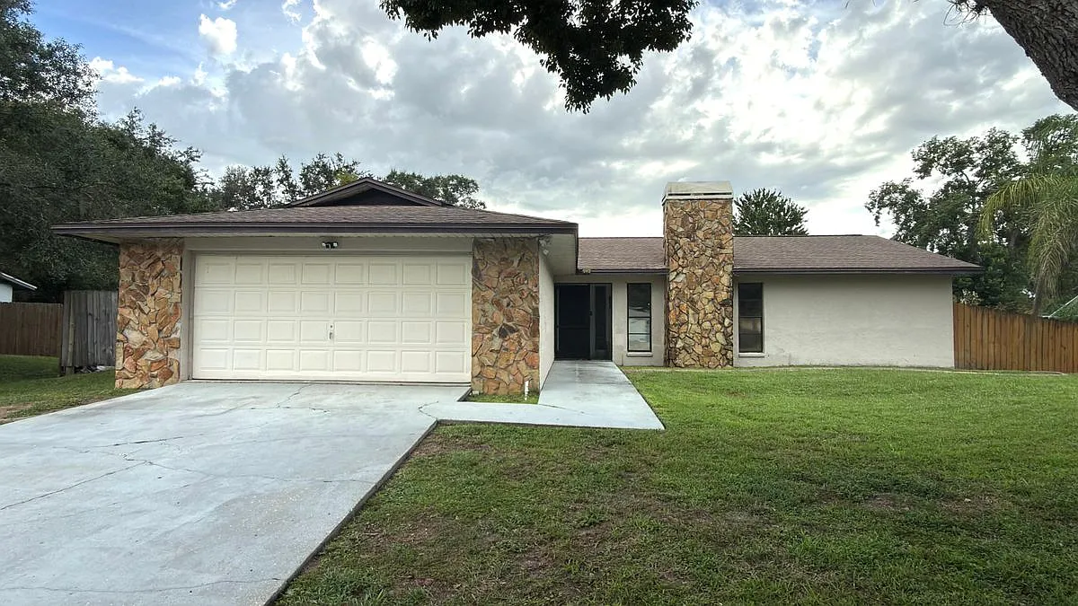 3 bed, 2.0 bath, 1459 sqft, $2,300 — Photo 1