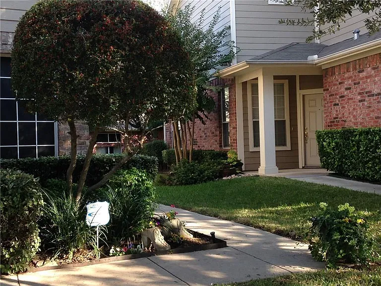 7049 Van Gogh Dr — Photo 2