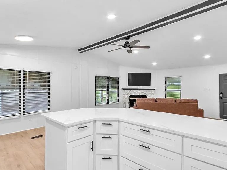 318 Overlook Trl — Photo 2