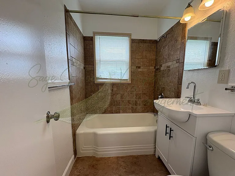 9506 Harrison St — Photo 9