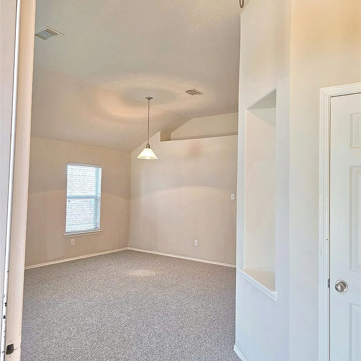 3 bed, 2.0 bath, 1786 sqft, $1,950 — Photo 3