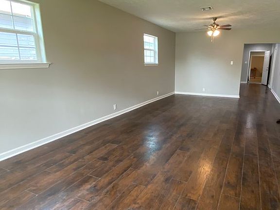 3rd image of 2915 Enterprise Blvd