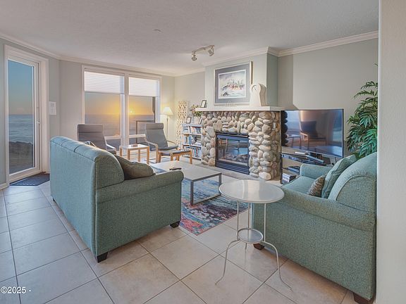 2nd image of 1113 N Highway 101 Unit 11
