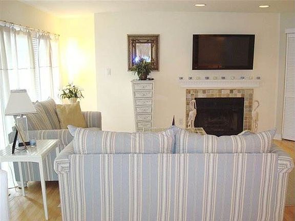 5th image of 713 Periwinkle Dr