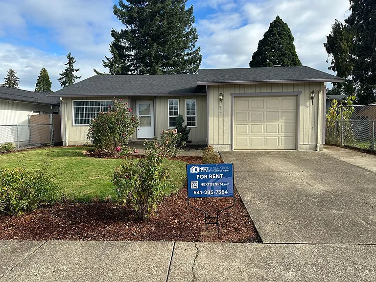 403 S 37th Pl — Photo 1