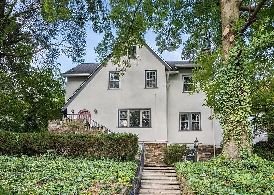2nd image of 303 Bronxville Rd