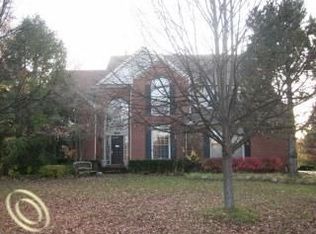 6401 Orchard Woods Dr, West Bloomfield, MI 48324
