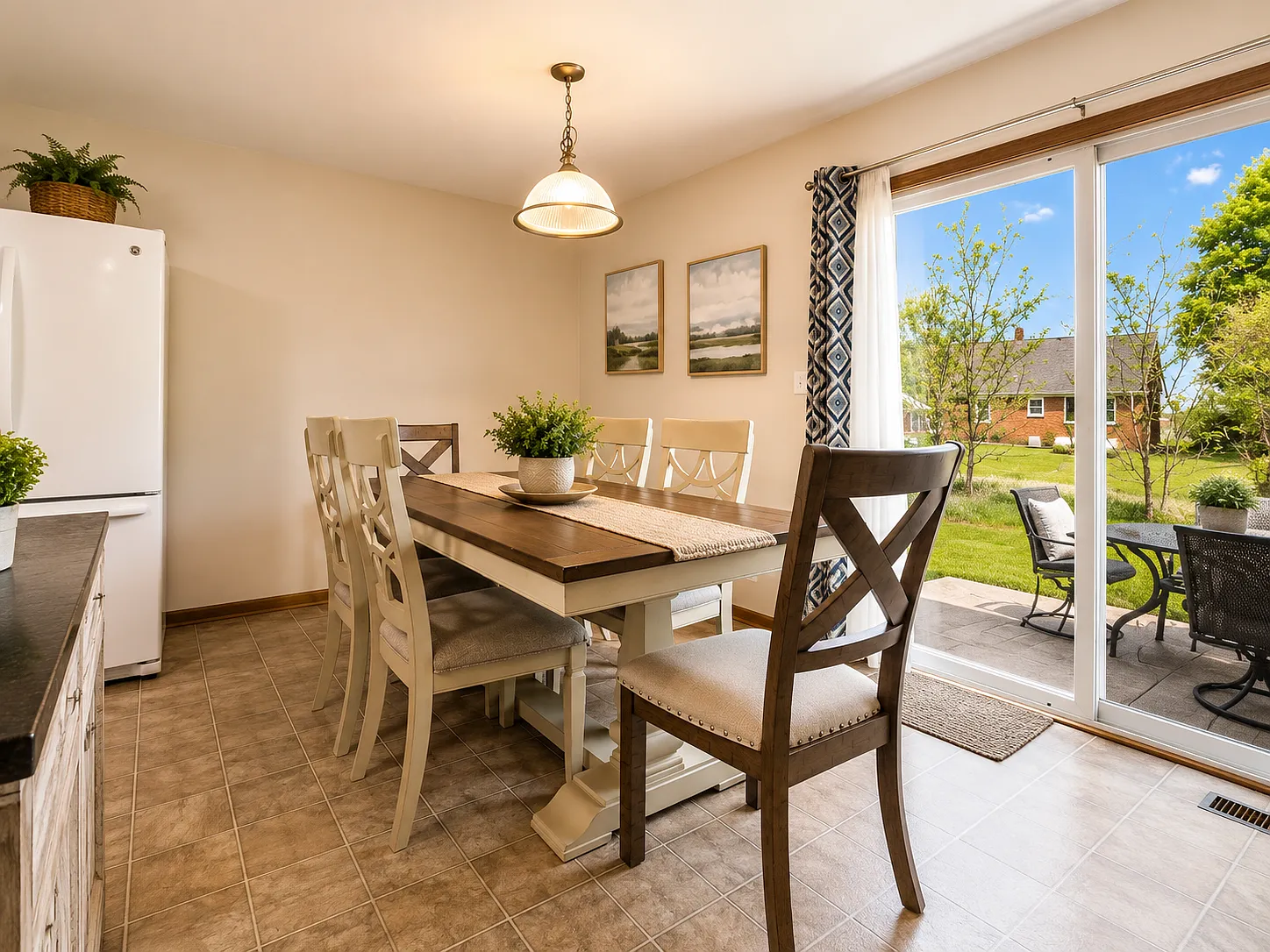 4 bed, 2.5 bath, 3353 sqft, $9,900 — Photo 4