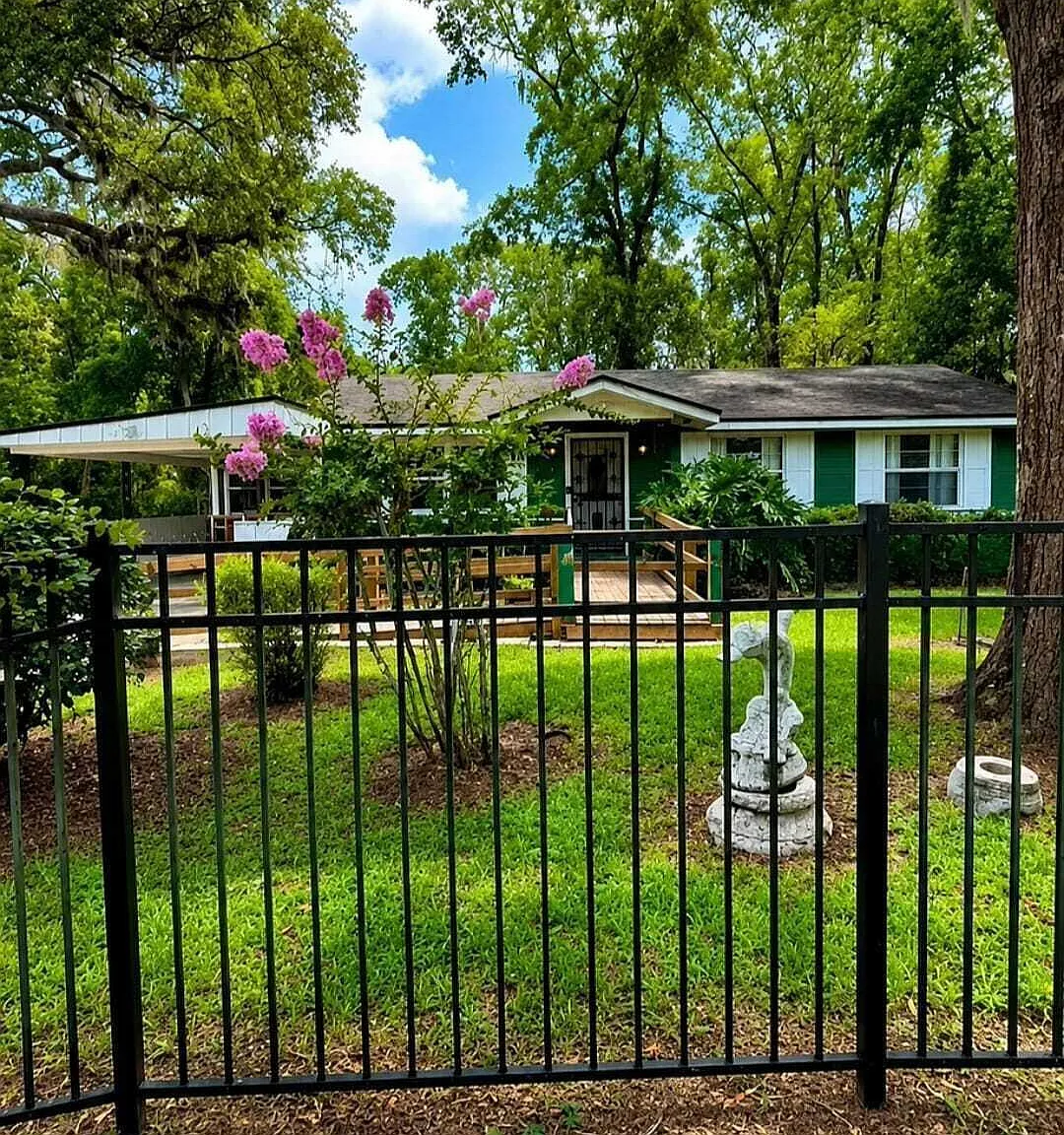 5 bed, 2.0 bath, 1304 sqft, $1,615 — Photo 1