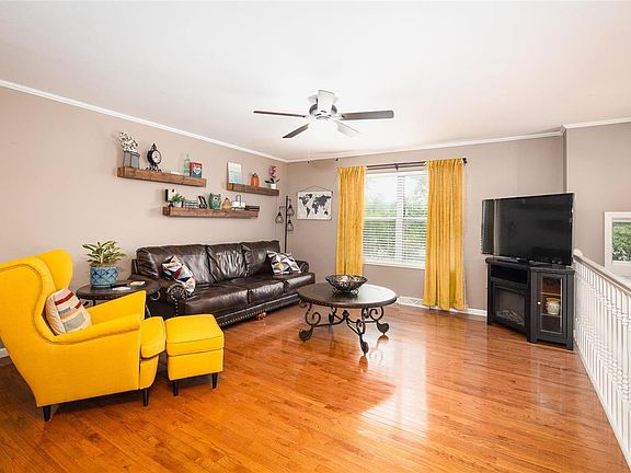 4th image of 1311 Harvey Ln