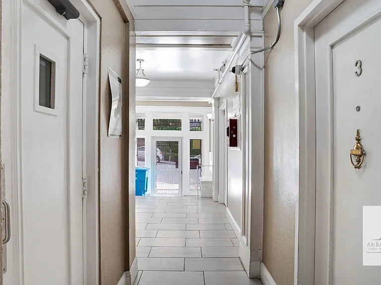 621 Taylor St — Photo 47