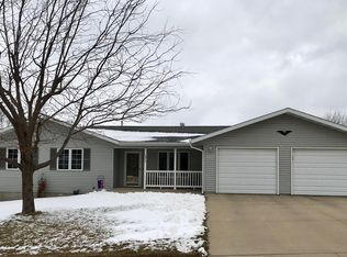 1912 Peninah St, Yankton, SD 57078