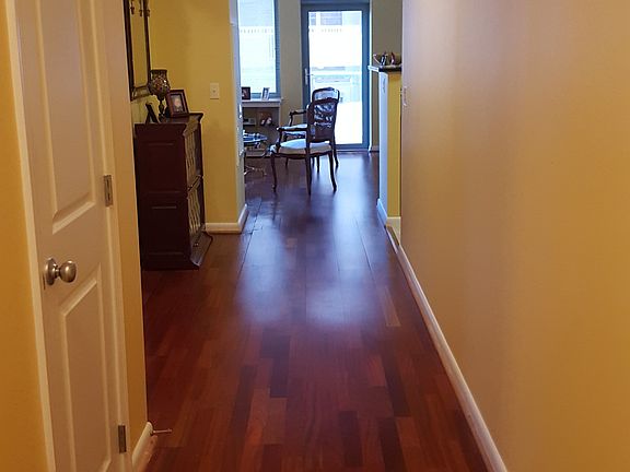 Hallway/foyer