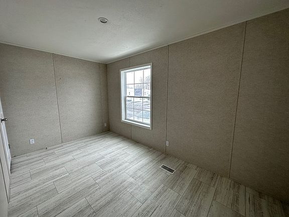 2nd image of 2906 Banbury Ct