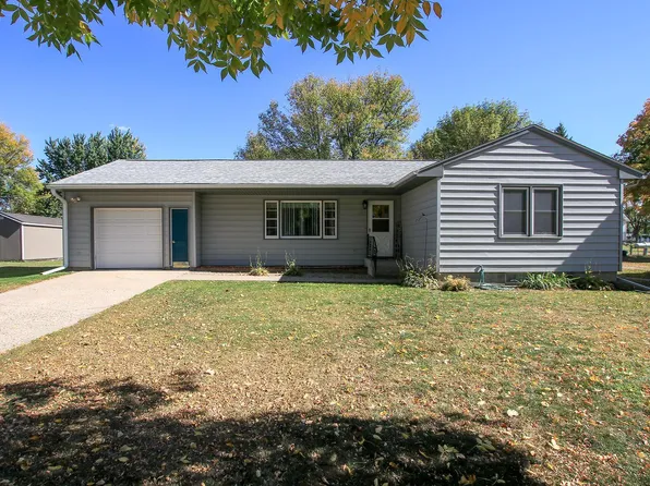 221 3rd Ave S, Brownton, MN 55312