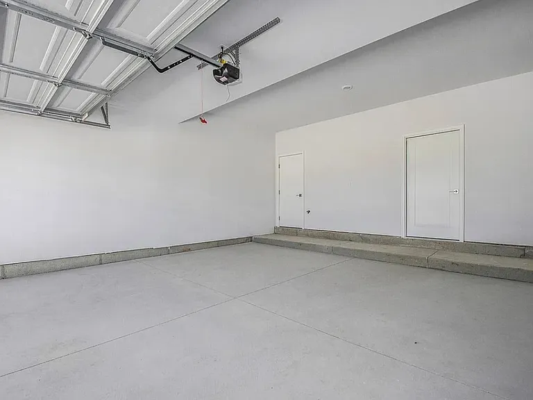 3441 Nina Ave — Photo 2