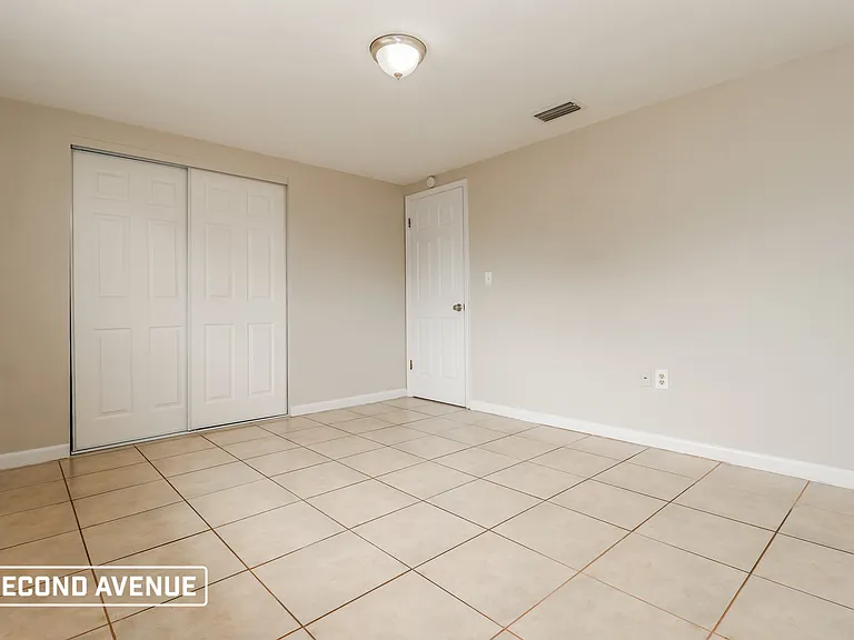 4847 Elmwood St — Photo 9