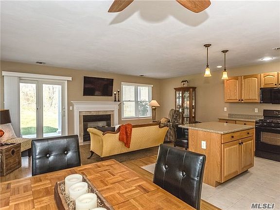 4th image of 904 Willow Pond Dr